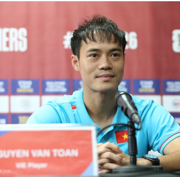 van-toan-em-khuyen-phuong-rat-nhieu-la-nen-ve-viet-nam-nhung-phuong-khong-nghe