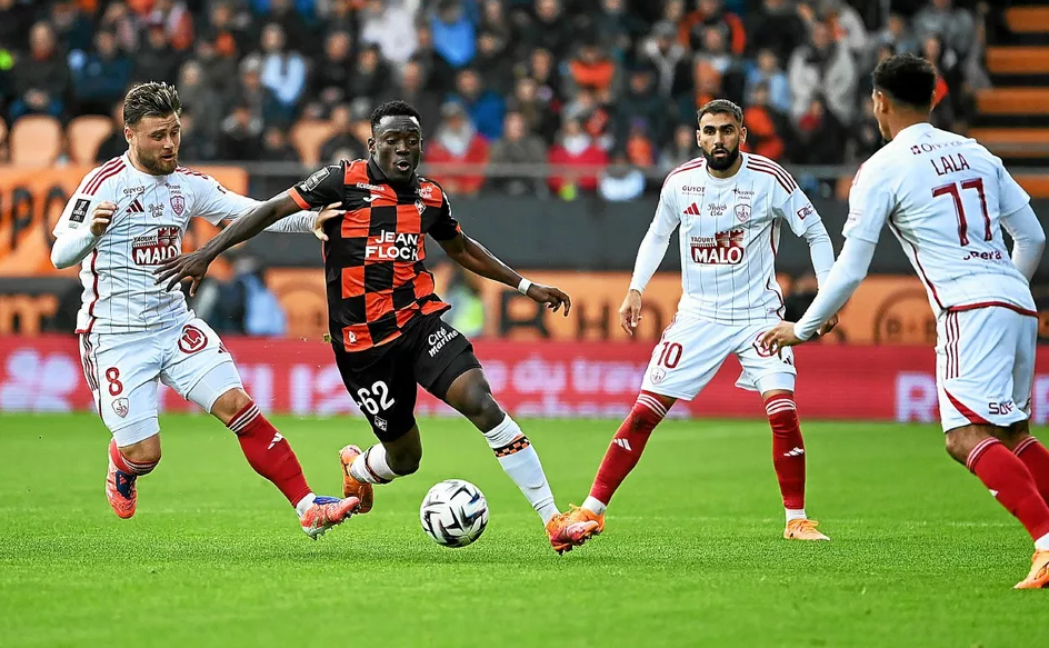 Lorient vs Brest (22:15 &#8211; 19/10) | Xem lại trận đấu